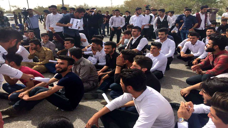 بە وێنە... لە گەرمیان خۆپێشاندان دەستیپێكرد